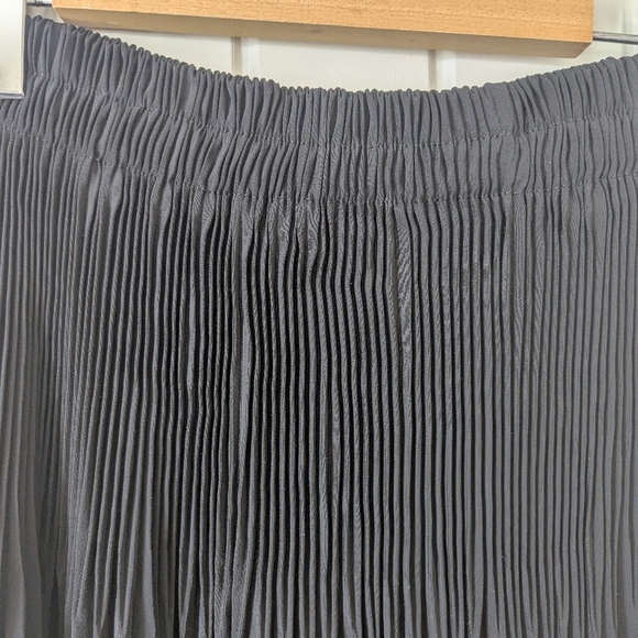 Elegant Black Long Pleated Skirt Size XL - Picture 4 of 8